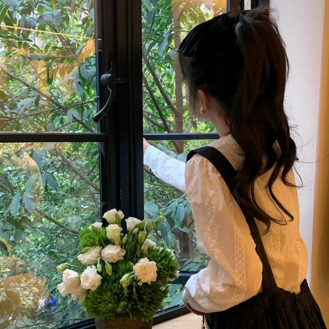 阳台上的坏女孩